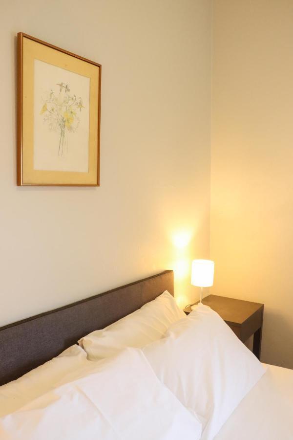 Tates Hotel Windsor Ngoại thất bức ảnh